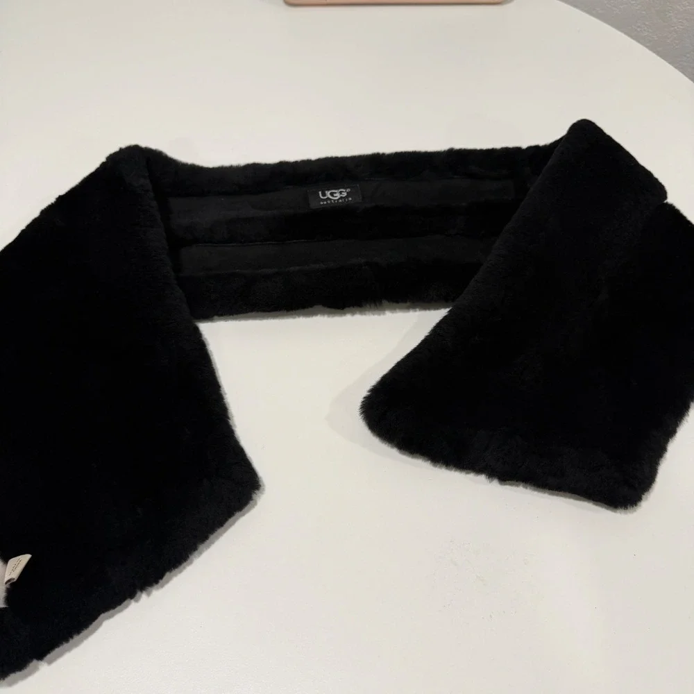 UGG Australia Black Genuine Shearling Sheepskin Fur Scarf Wrap WPL 9522